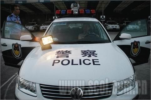 b体育必一运动官网“天网”装上新座驾 警车再显神威(图1)